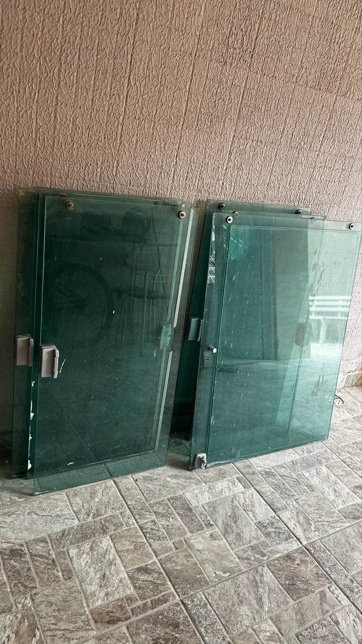 Vendo Janelas em vidro / $ por metro - Foto 2