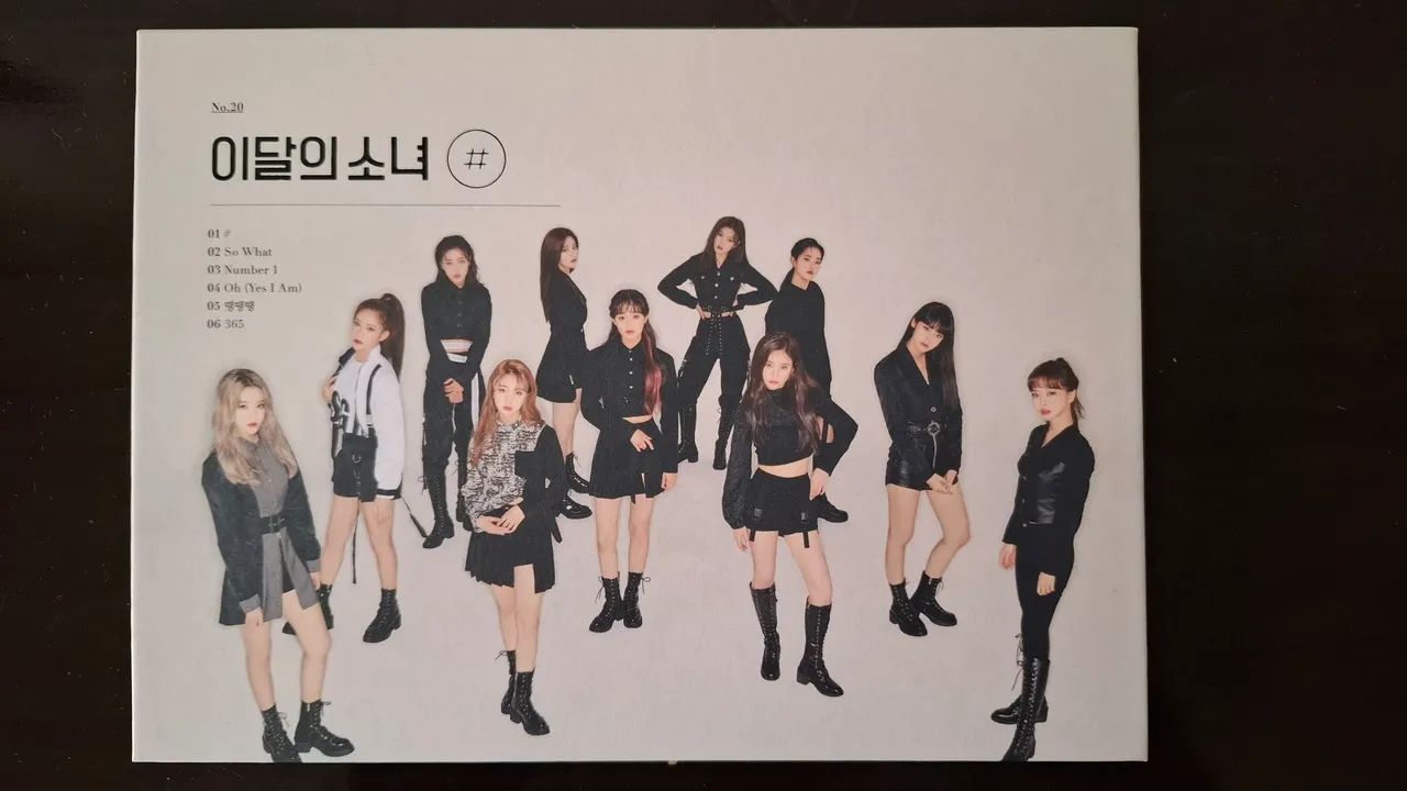 Álbum LOONA # (limited B)