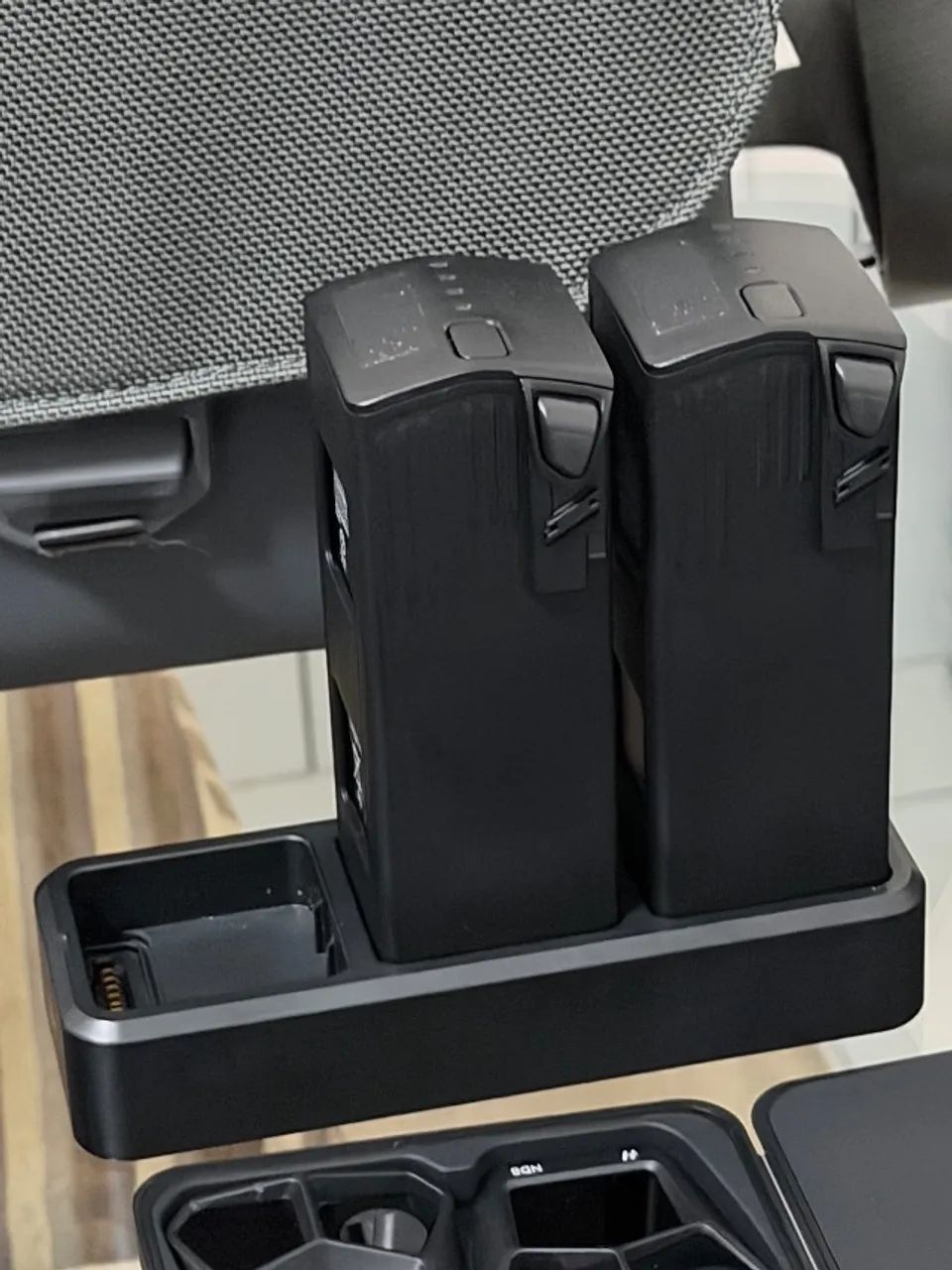 KIT FLY MORE DJI MAVIC 3 PRO - 2 BATERIAS + HUB CARREGADOR  - Foto 3