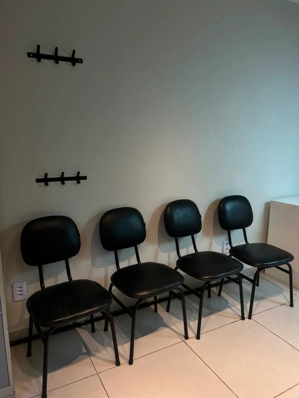 Cadeiras acolchoadas (escritório/sala de aula/espera)