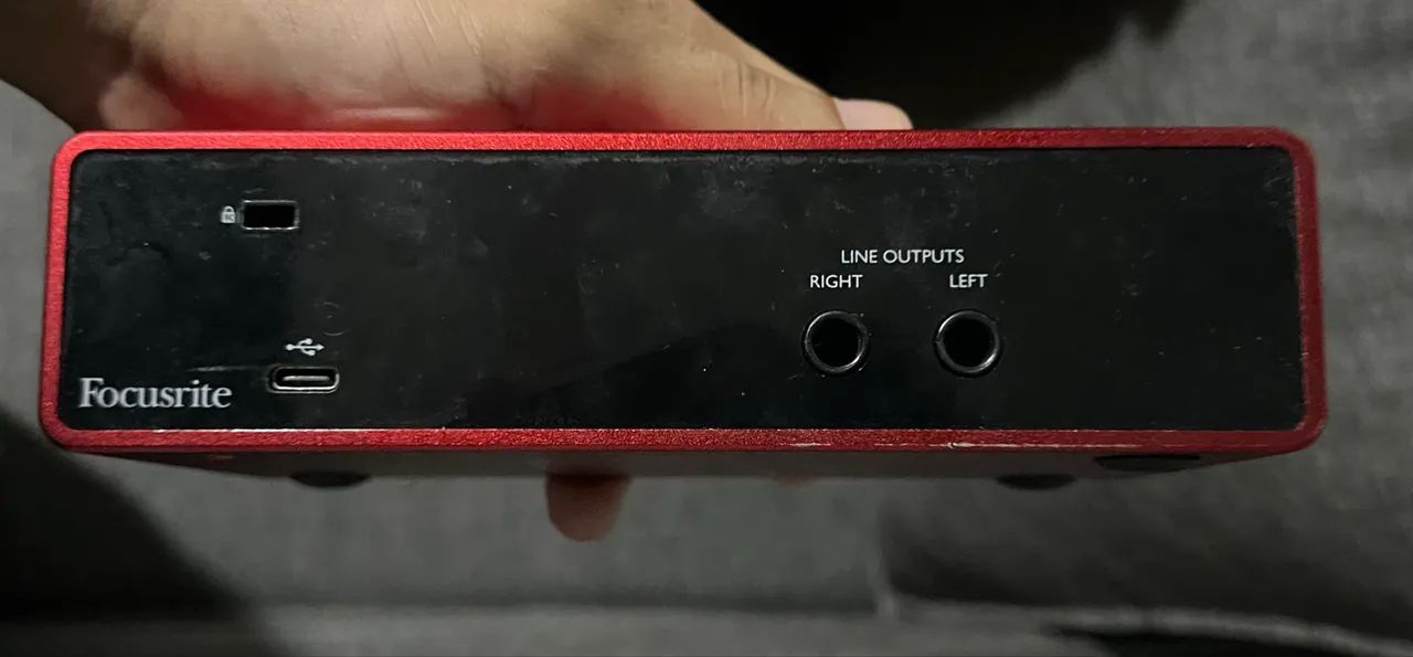 Interface de áudio Focusrite Scarlett 2i2 3ª Geração c/Microfone original  - Foto 3