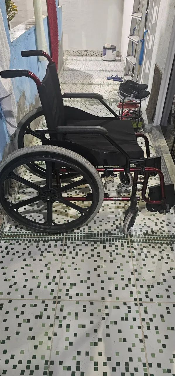 Estou  vendendo uma cadeira  de roda  - Foto 4
