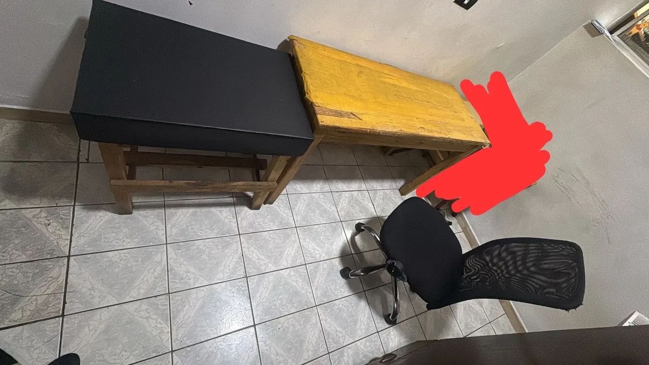3 mesa madeira + 1 cadeira 