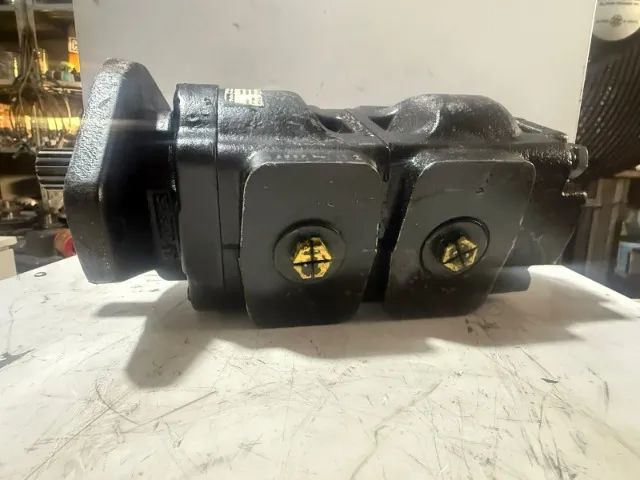 Bomba Hidráulica dupla Parker Retroescavadeira JCB 3C 3CX e 4CX p/n 333/G5390