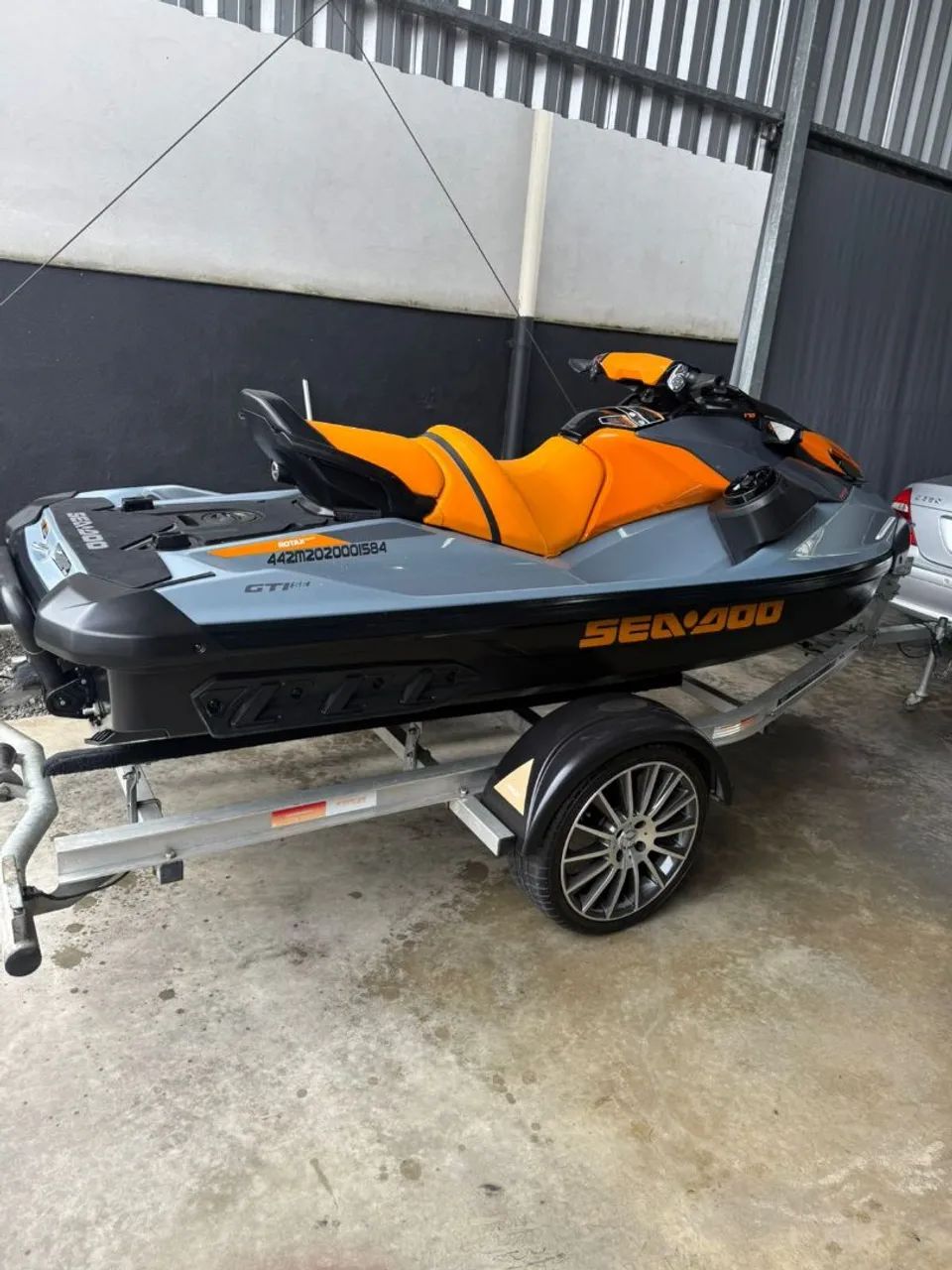 Jet Sky Seadoo 170 SE com som e escada.