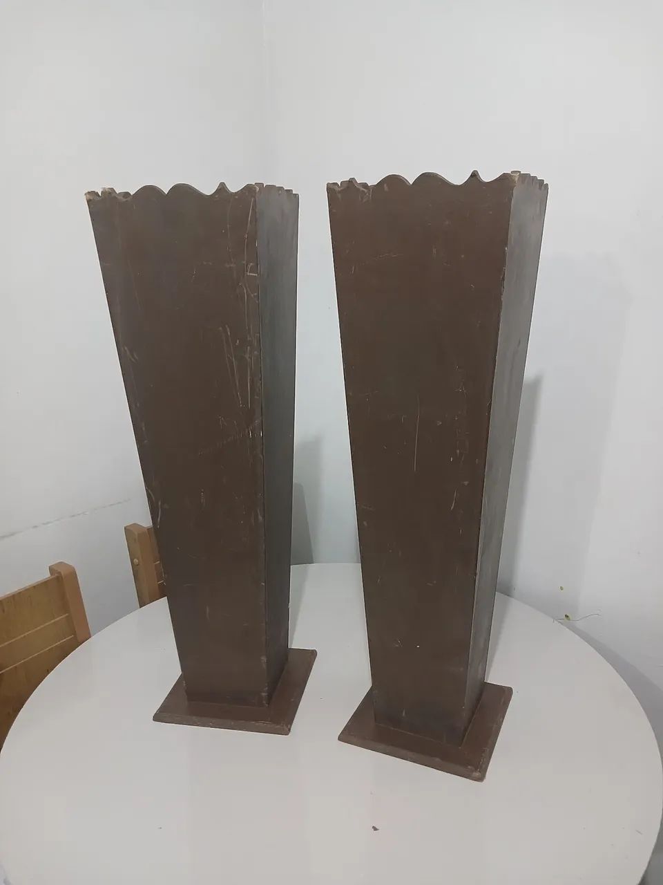 Vendo 2 cachepos de caso  em mdf rustico