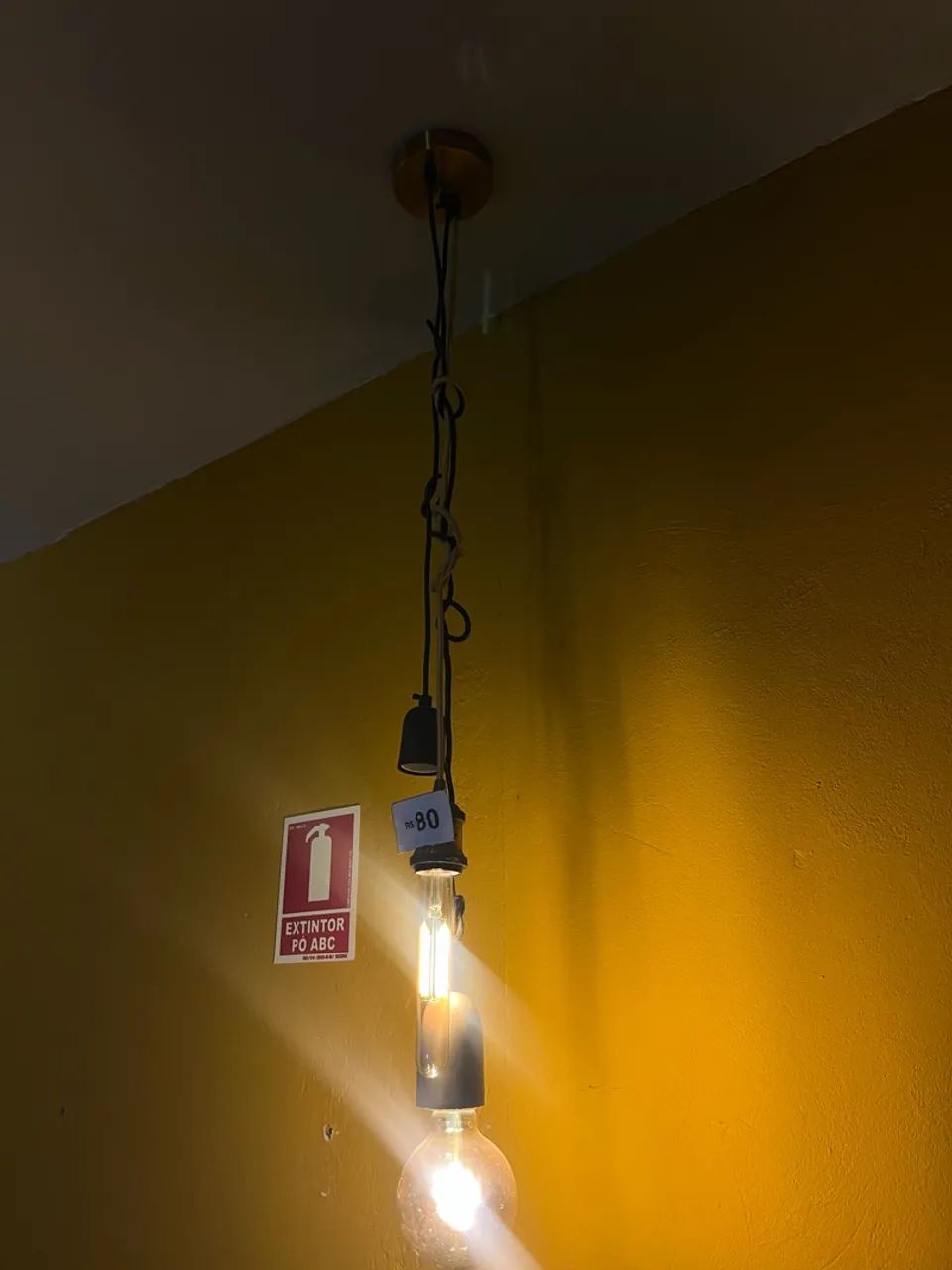 Lampada luminária amarela