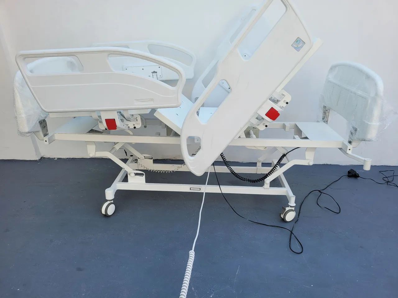 Cama hospitalar elétrica com 12 movimentos  - Foto 4