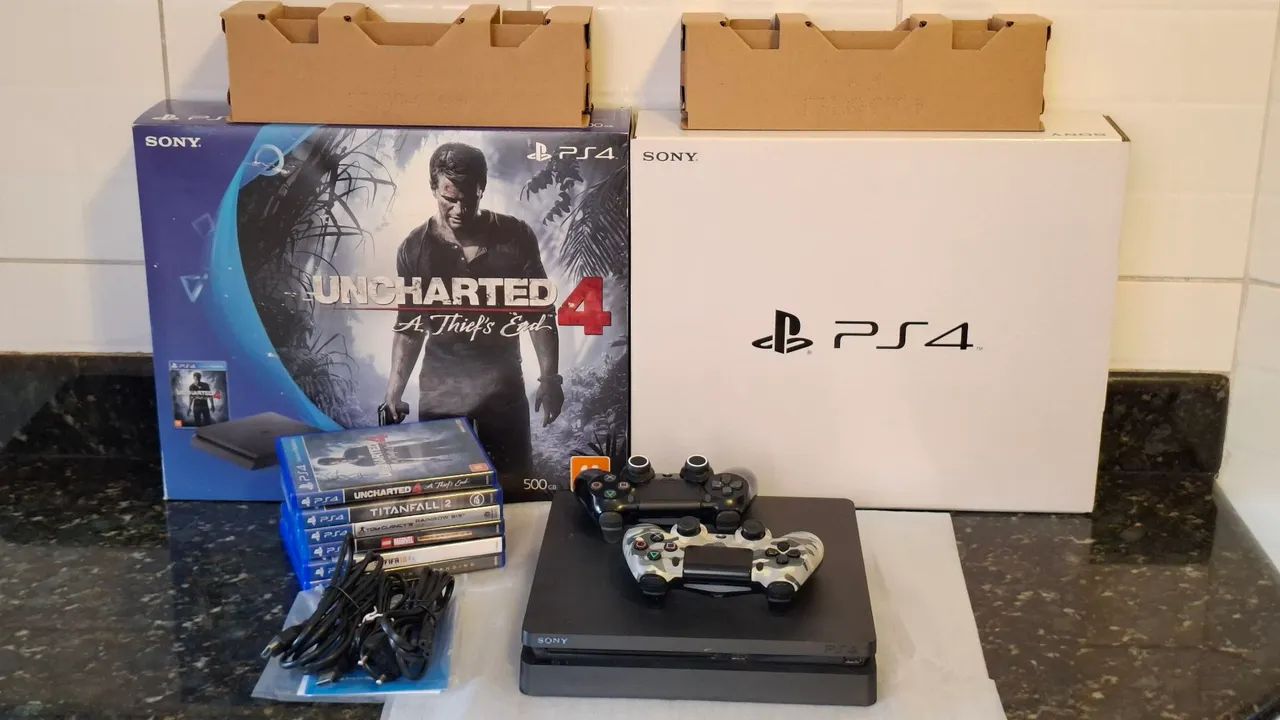 PlayStation 4 Slim Uncharted 4