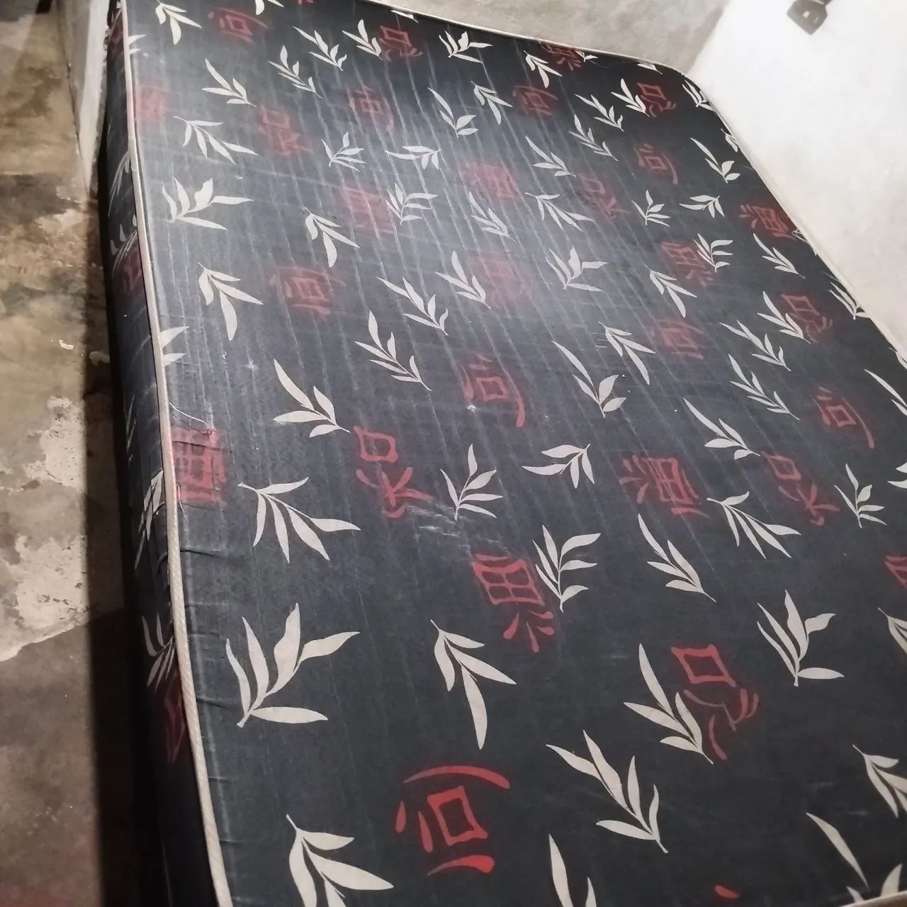 Estou mudando de cidade e estou vendendo uma cama box de casal um espelho e uma cômoda  - Foto 3