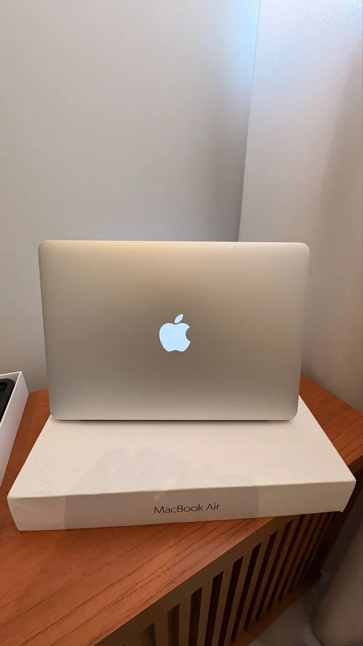 MacBook Air 2017 (13 polegadas) - i5 / 8GB RAM / 128GB SSD - Na Caixa