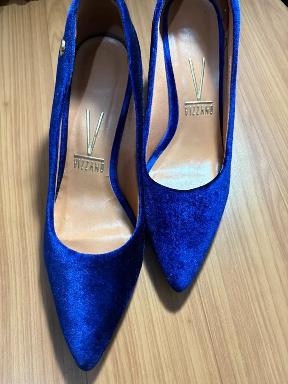 Scarpin Vizzano veludo azul 