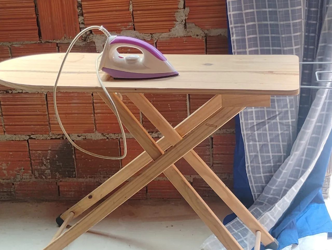 Ferro com tábua de passar