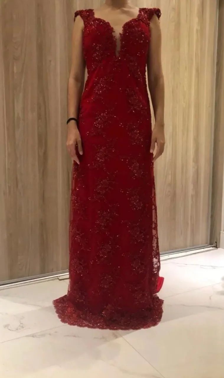 Vestido longo vermelho em pedrarias 