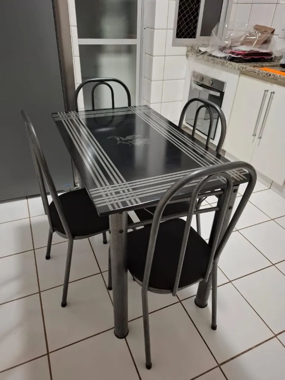 Kitchen Table with 4 Chairs – Excellent Condition65115993081859124