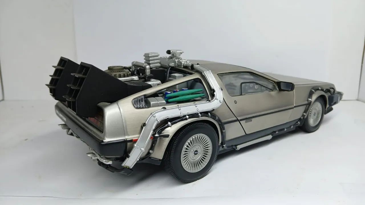 Miniatura DeLorean Part1 De Volta para Futuro 1/18 - Hobbies e