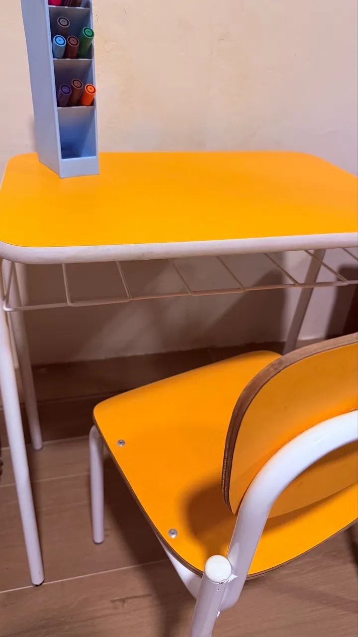 Escrivaninha infantil