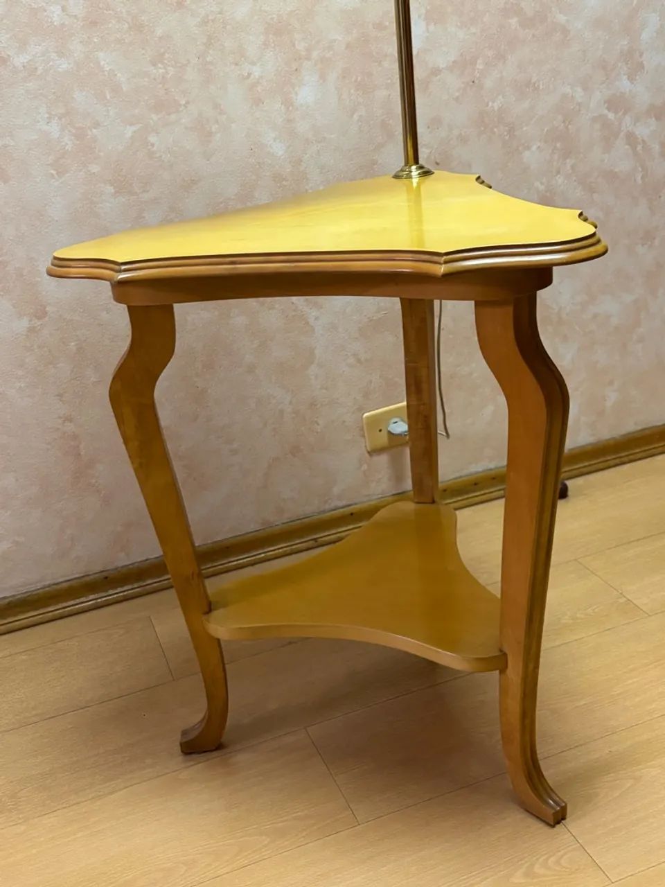 Mesa lateral com abajur  - Foto 2