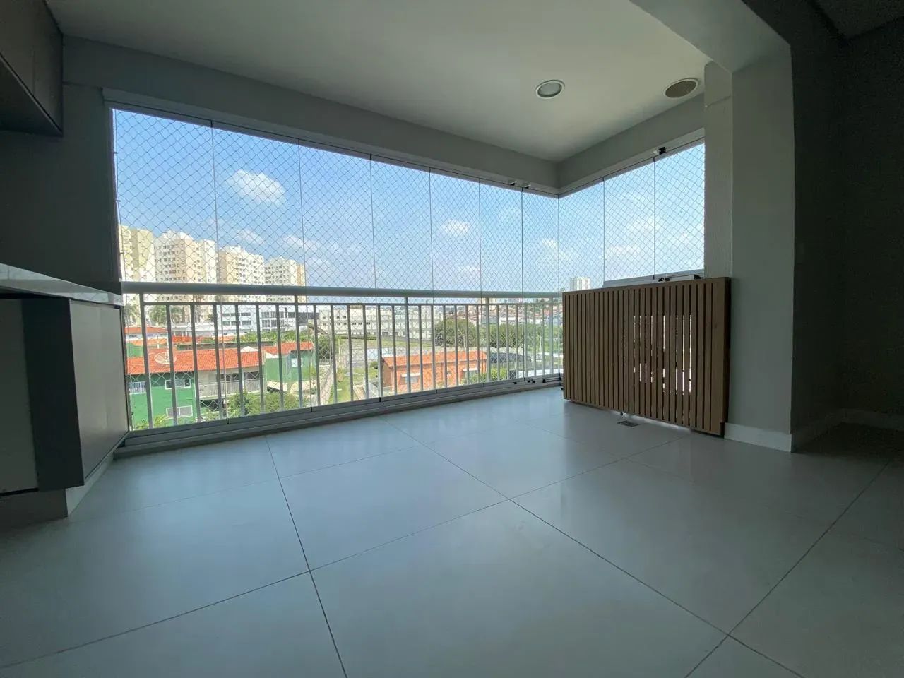 Imóvel para venda possui 72 M2 com 2 quartos , sendo uma suíte.