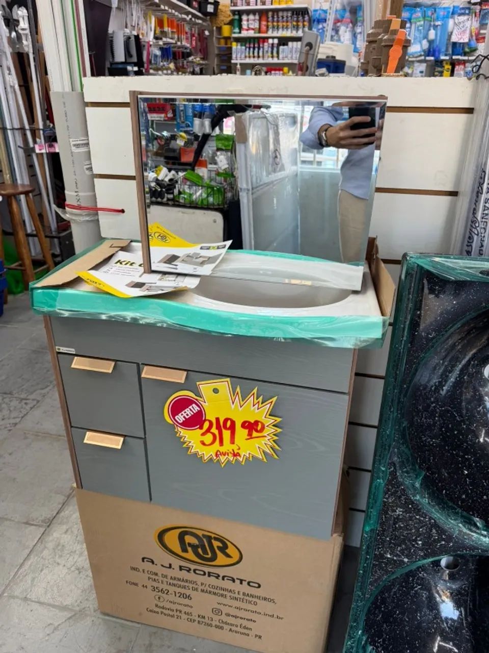 Gabinete completo de banheiro cinza