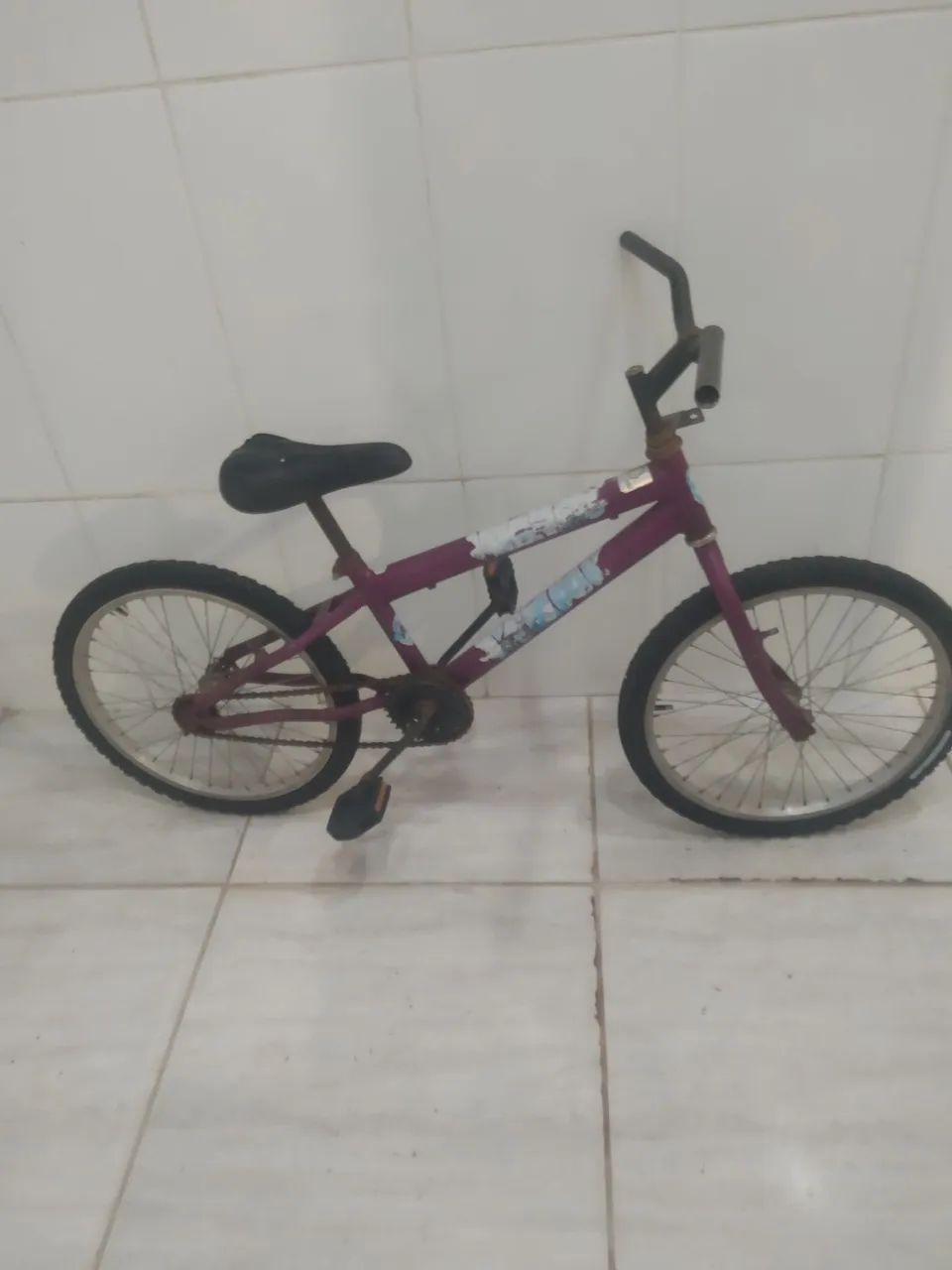 Bicicleta infantil algumas marcas de uso - Foto 2