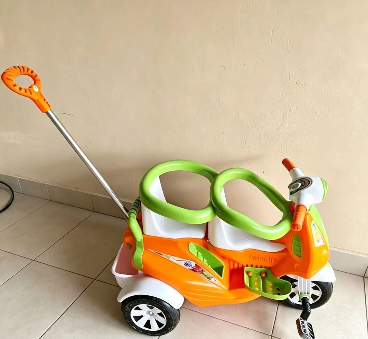 Vendo motoca infantil 2 lugares 