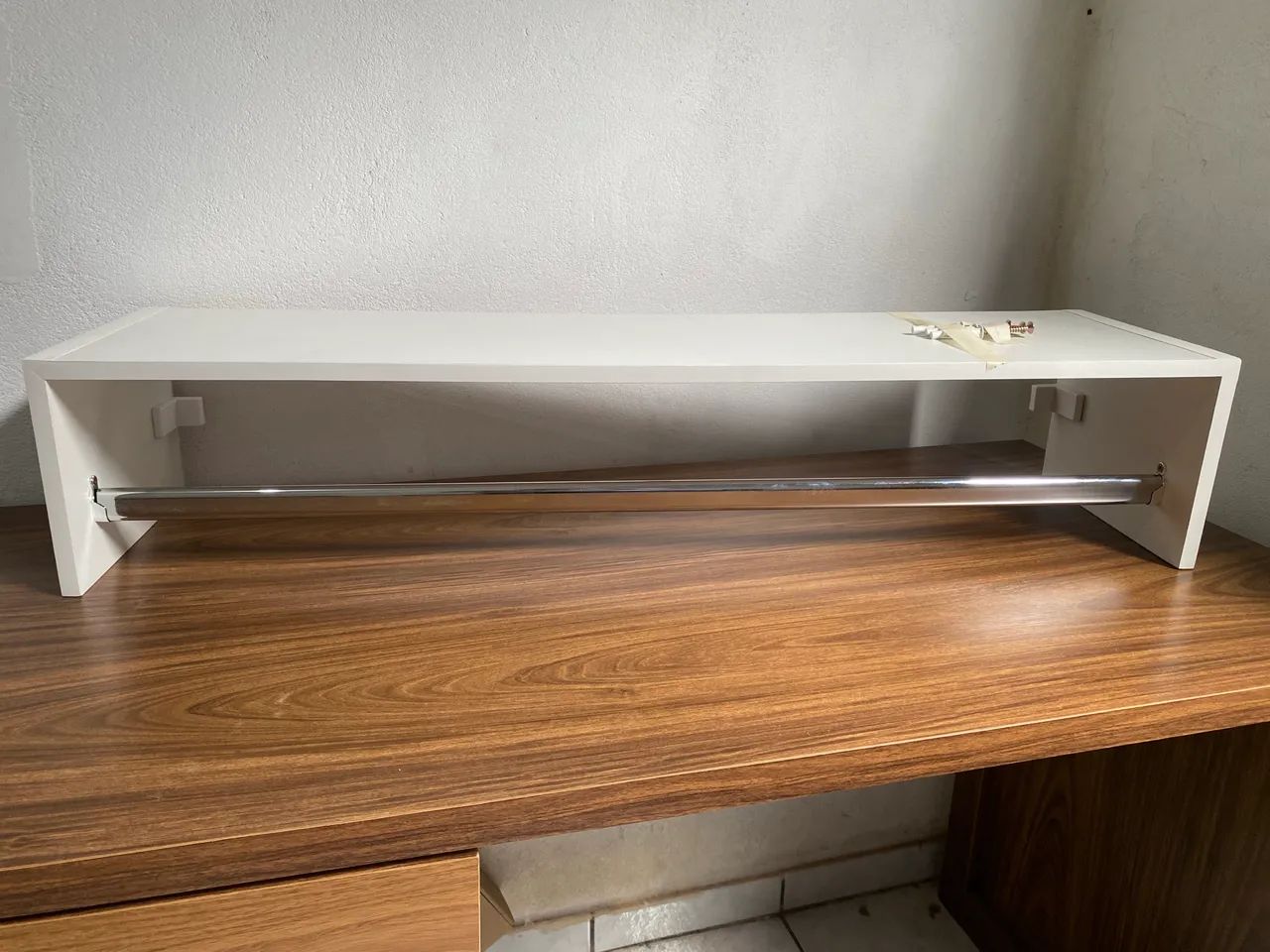 1 CABIDEIRO ARARA DE ROUPAS DE MDF BRANCO 1 METRO