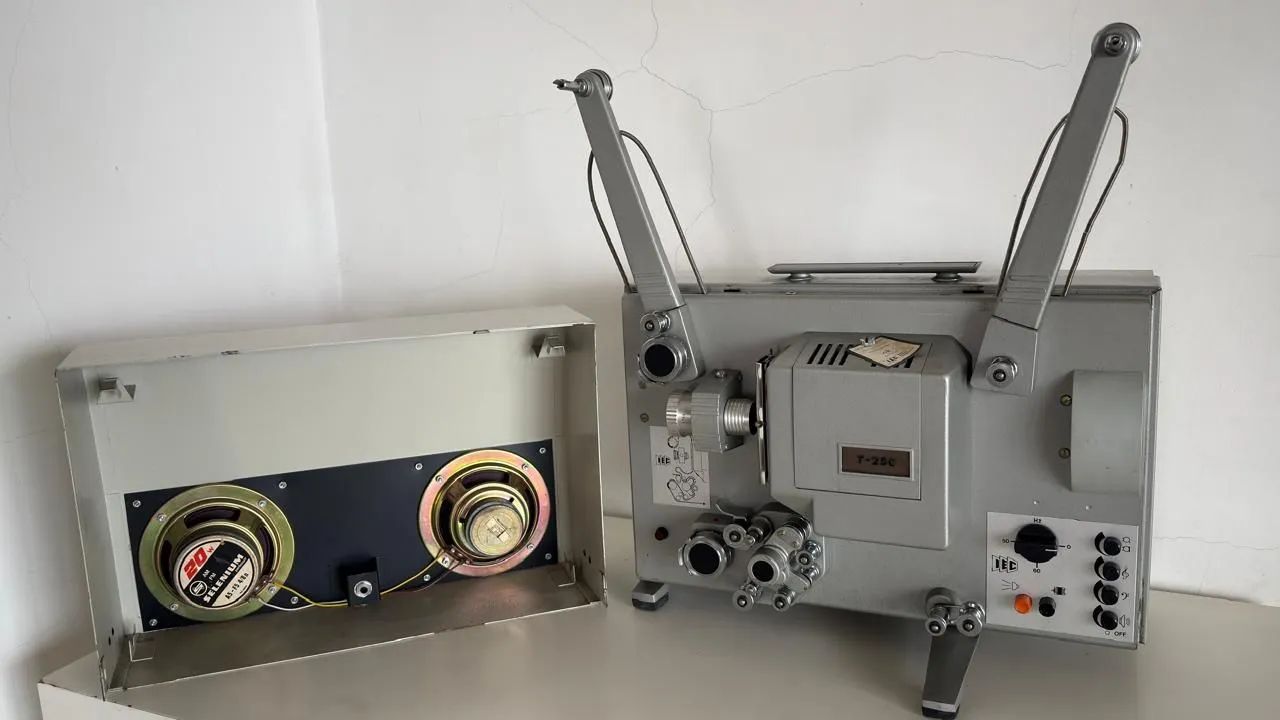 Projetor 16mm compact  compact.T 250S. .  - Foto 2