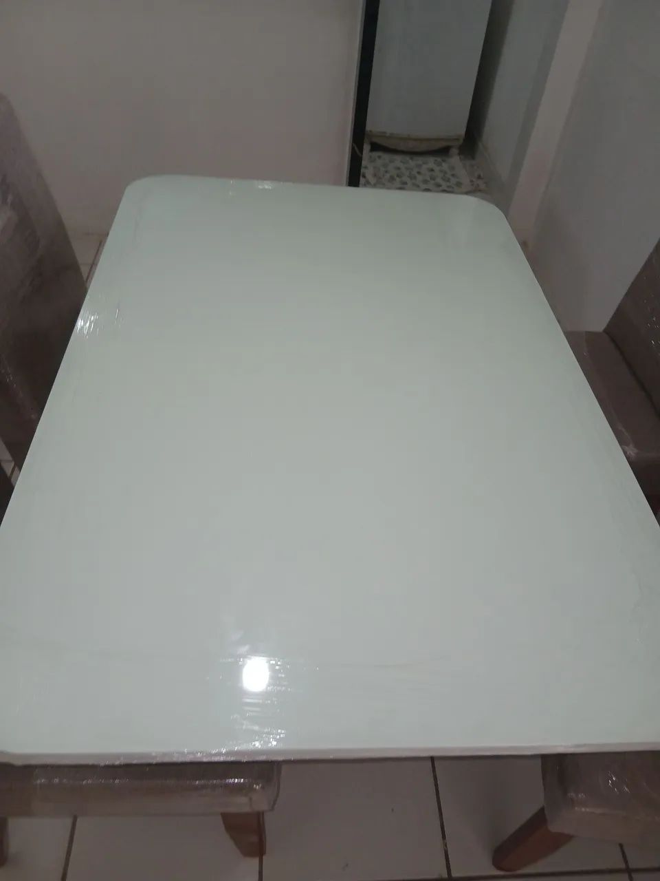 Mesa em madeira 4 cadeiras
