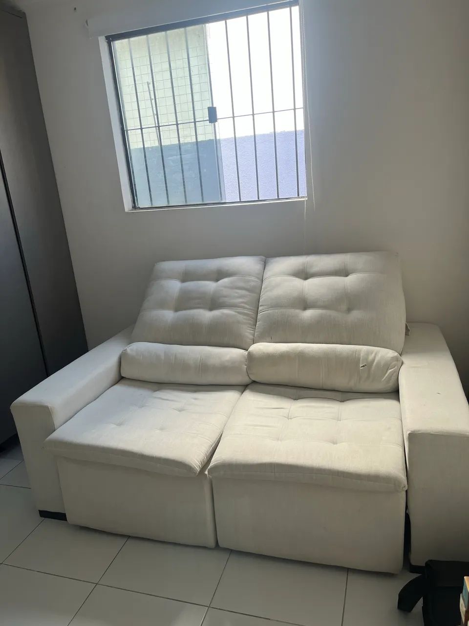 Sofá retrátil em linho branco - Foto 4