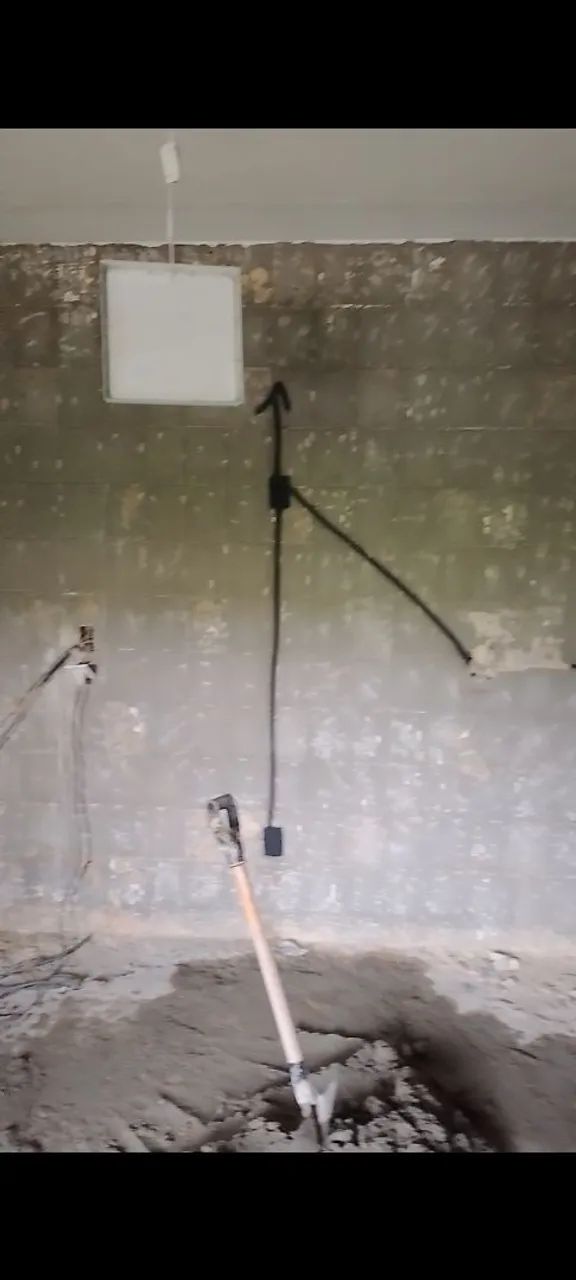Ajudante de eletricista com experiência.