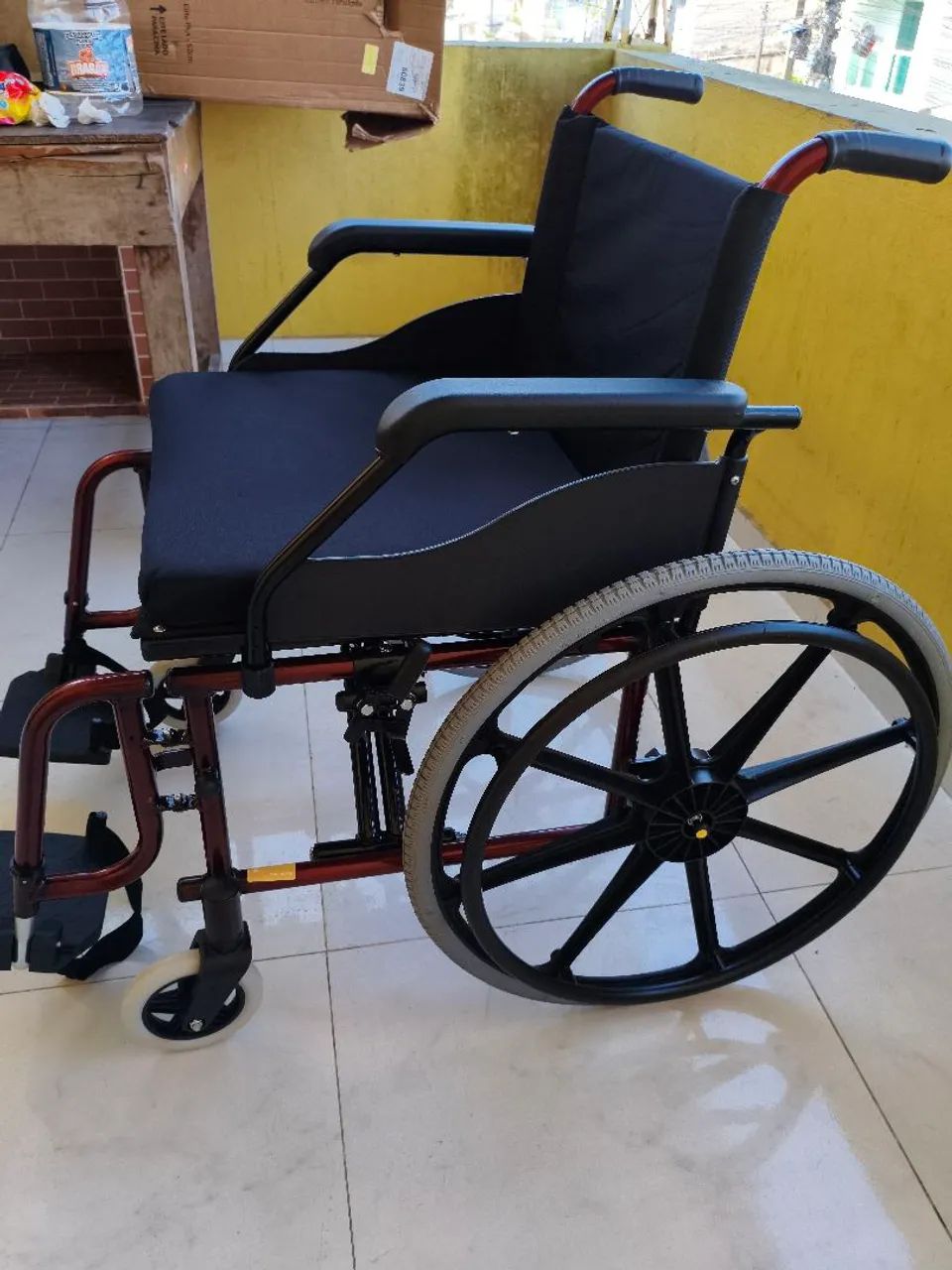 Cadeira de rodas nova 52 cm - nunca usada - Foto 4