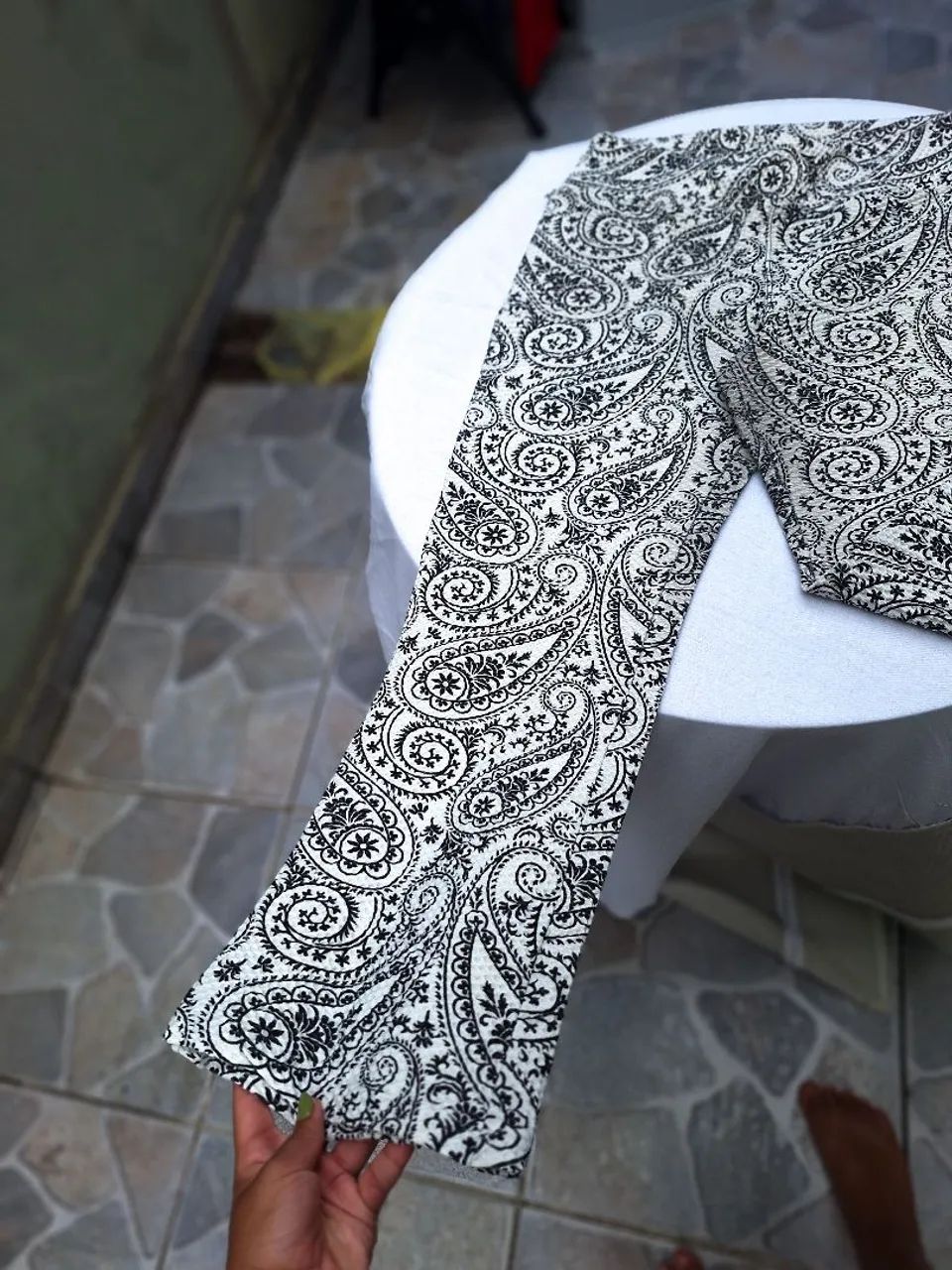 Calça Flare Estampada Preta e Branca - Foto 2