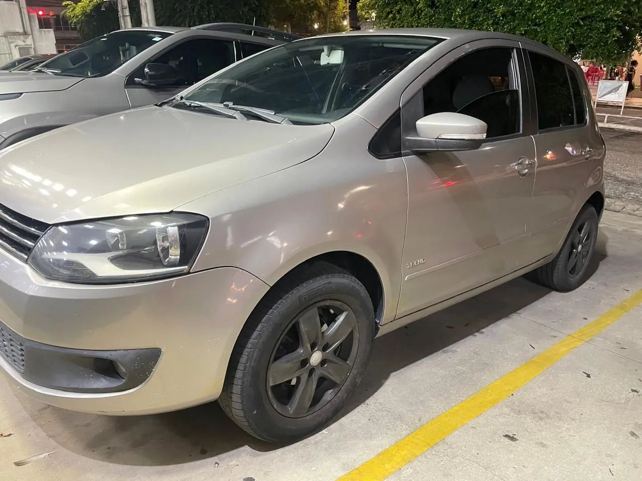 Volkswagen Fox Fox 1.0 Mi Total Flex 8V 3p 2013