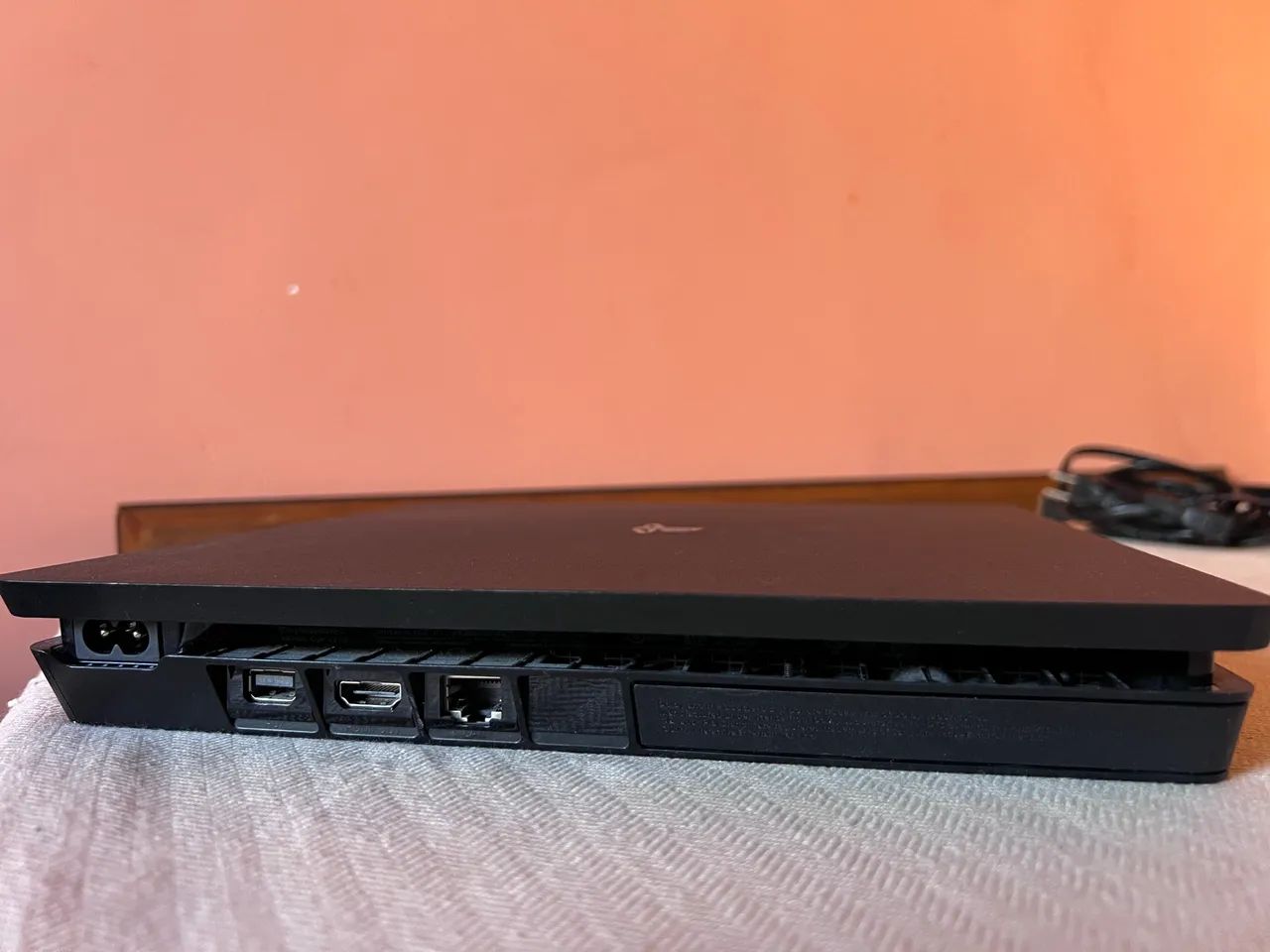 PS4 1 TB 2 Controles - Foto 3