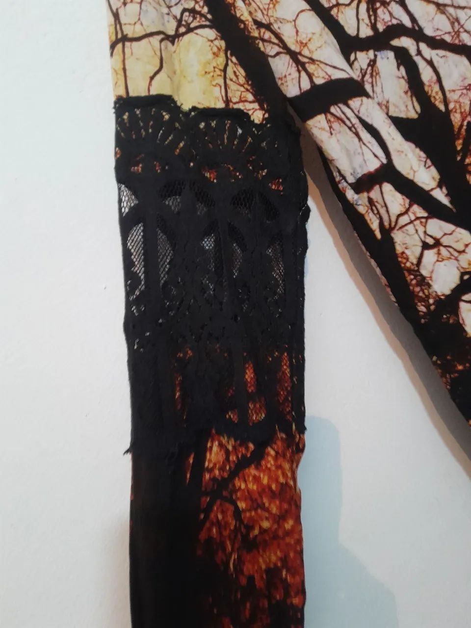 Lindo vestido estampado com mangas com rendas - Foto 3