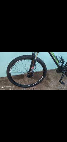 Vendo bike aro 29 freios hidraulicos - Foto 4