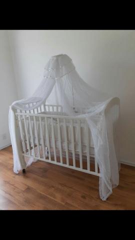 Berço IKEA branco com colchão, travesseiro, Ededron, lençol, suporte e tela anti mosquito - Foto 3
