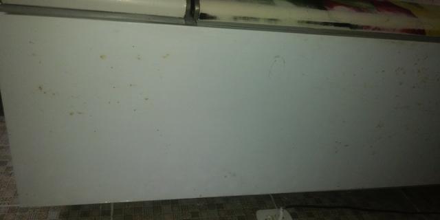 Geladeira com pequenas avarias externas