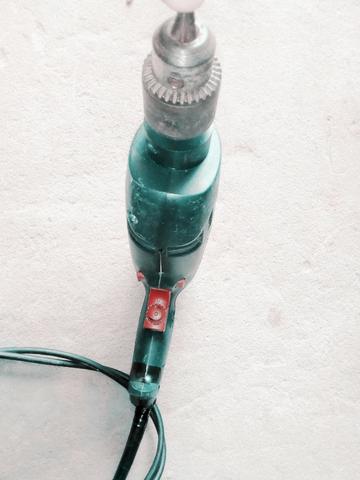 Vendo uma furadeira Bosch - Foto 2