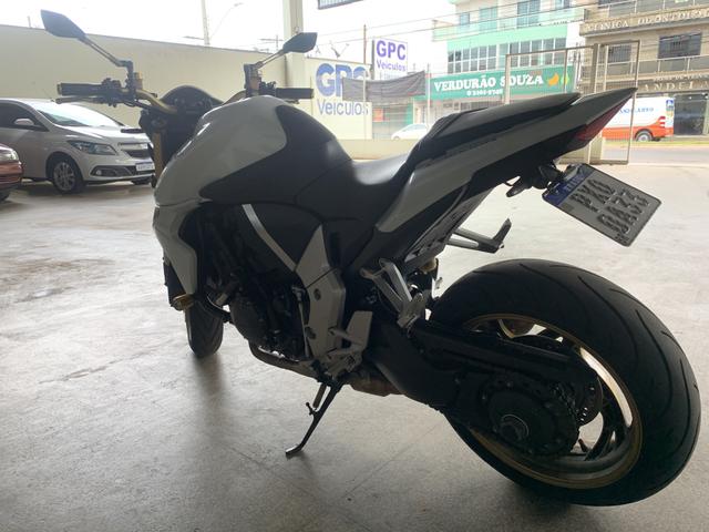 Honda CB1000r 15/15 com 11.950km - Foto 5