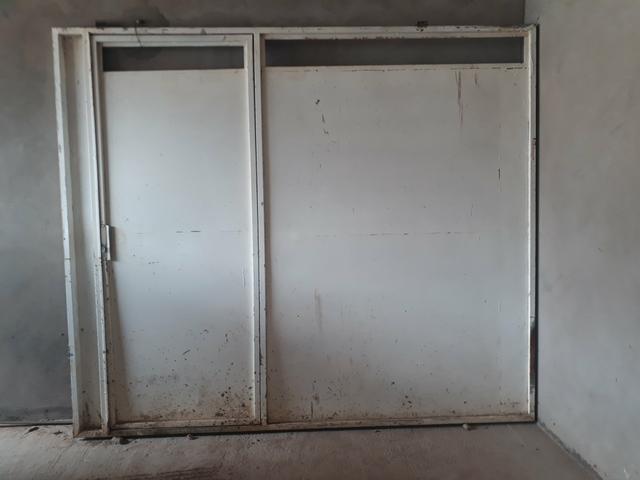 Vende-se 01 portão feito em chapa - Foto 2