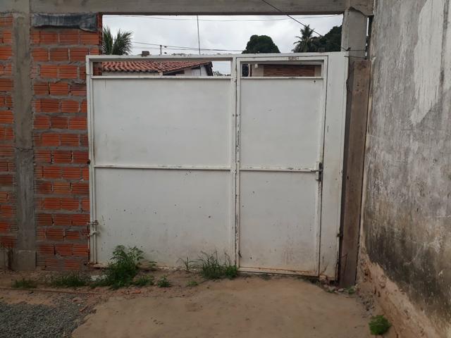 Vende-se 01 portão feito em chapa