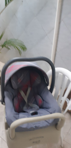 Bebê conforto com base p carro marca birigotto.
