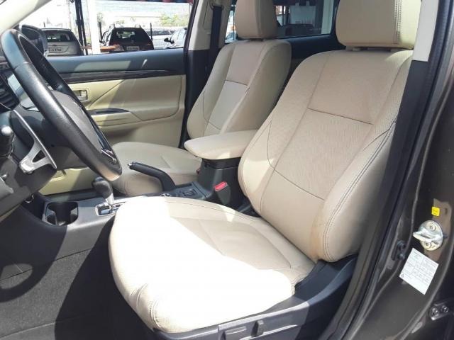 Mitsubishi Outlander 2.2 - Foto 6