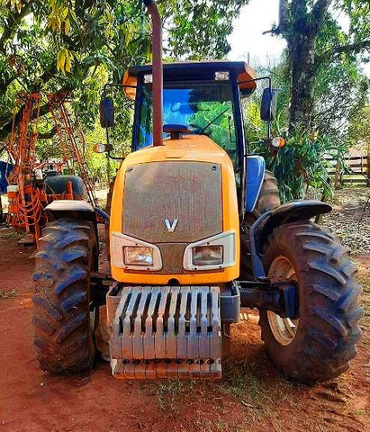 Trator Valtra modelo BM 125i Turbo Intercooler. Potência Max de 125cv. <br>- 2013 - Foto 4