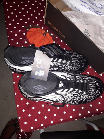 Vende uma society nunca usada da umbro