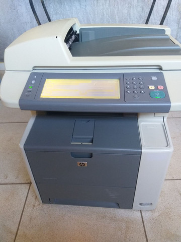 Impressora e copiadora HP p3027 bem conservada com toner novo - Foto 6