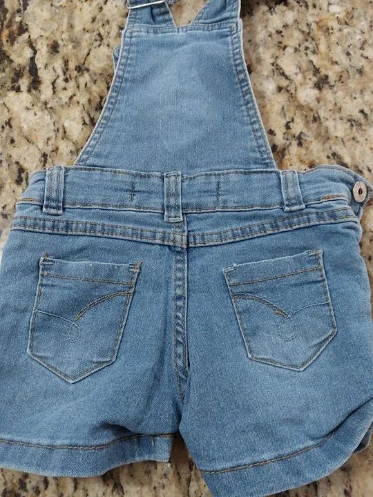 Jardineira Jeans Menina Tamanho 2  - Foto 2