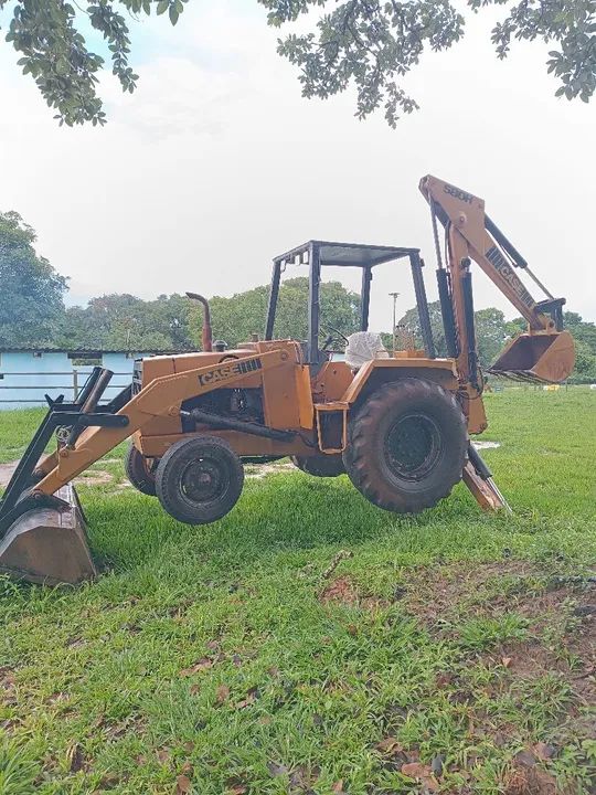 Trator Case 580 - Excelente estado